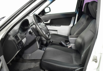 Подержанный автомобиль LADA (ВАЗ) Priora Hatchback 2011 года (10 фото)