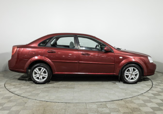 Подержанный автомобиль Chevrolet Lacetti Sedan 2007 года (4 фото)