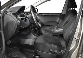 Подержанный автомобиль Skoda Rapid Liftback 2019 года (11 фото)