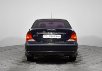 Подержанный автомобиль Ford Focus Sedan 2004 года (6 фото)