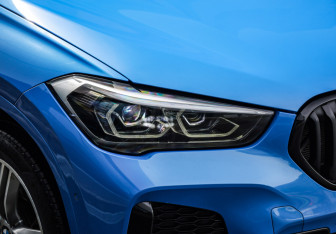 Подержанный автомобиль BMW X1 2020 года (11 фото)