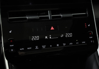 Подержанный автомобиль Toyota Avalon 2022 года (18 фото)