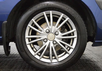 Подержанный автомобиль Ford Fusion 2006 года (9 фото)
