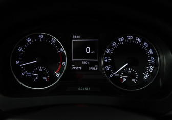 Подержанный автомобиль Skoda Rapid Liftback 2015 года (12 фото)