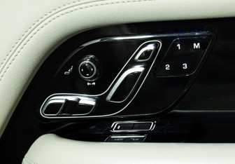 Подержанный автомобиль Land Rover Range Rover 2018 года (22 фото)