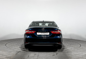 Подержанный автомобиль Toyota Camry Sedan 2019 года (6 фото)