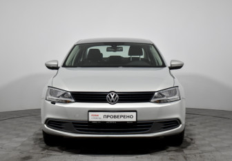 Подержанный автомобиль Volkswagen Jetta Sedan 2014 года (2 фото)