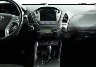Подержанный автомобиль Hyundai ix35 2014 года (14 фото)