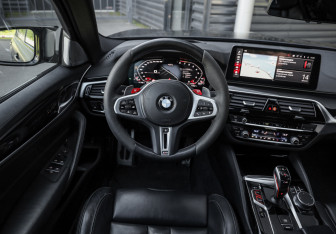 Подержанный автомобиль BMW M5 Sedan 2021 года (17 фото)