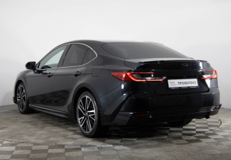 Подержанный автомобиль Toyota Camry Sedan 2024 года (7 фото)