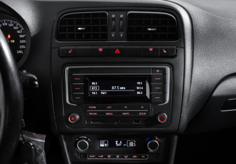 Подержанный автомобиль Volkswagen Polo Sedan 2017 года (16 фото)