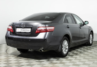Подержанный автомобиль Toyota Camry Sedan 2008 года (5 фото)