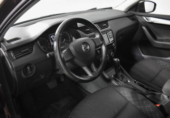 Подержанный автомобиль Skoda Octavia Liftback 2019 года (9 фото)