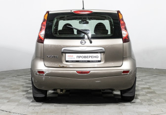 Подержанный автомобиль Nissan Note 2011 года (6 фото)