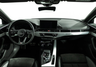 Подержанный автомобиль Audi A4 Sedan 2021 года (13 фото)