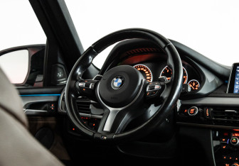 Подержанный автомобиль BMW X5 2017 года (29 фото)