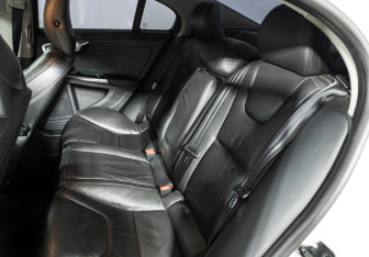 Подержанный автомобиль Volvo S60 2012 года (10 фото)