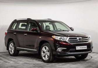 Подержанный автомобиль Toyota Highlander 2011 года (3 фото)
