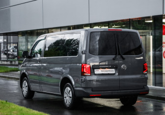 Подержанный автомобиль Volkswagen Caravelle 2020 года (8 фото)