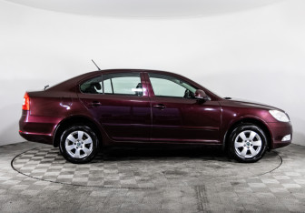 Подержанный автомобиль Skoda Octavia Liftback 2010 года (4 фото)