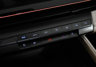 Подержанный автомобиль Changan UNI-V 2023 года (18 фото)