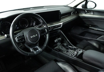 Подержанный автомобиль Kia K5 2024 года (19 фото)