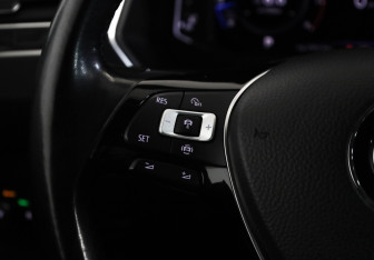 Подержанный автомобиль Volkswagen Tiguan 2019 года (13 фото)