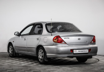 Подержанный автомобиль Kia Spectra Sedan 2007 года (7 фото)