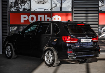 Подержанный автомобиль BMW X5 2017 года (9 фото)