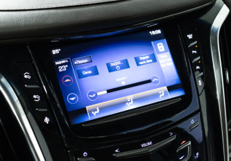 Подержанный автомобиль Cadillac Escalade Suv 2016 года (17 фото)