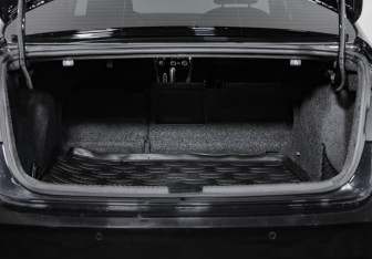 Подержанный автомобиль Volkswagen Jetta Sedan 2017 года (33 фото)