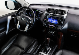 Подержанный автомобиль Toyota Land Cruiser Prado 2016 года (15 фото)