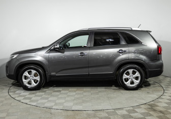 Подержанный автомобиль Kia Sorento 2017 года (8 фото)