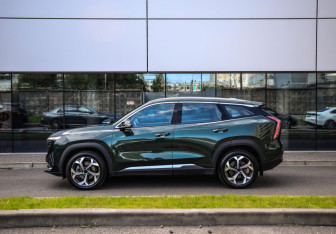 Подержанный автомобиль Geely Atlas 2024 года (11 фото)