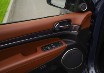 Подержанный автомобиль Jeep Grand Cherokee 2021 года (26 фото)