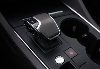 Подержанный автомобиль Volkswagen Touareg 2019 года (21 фото)