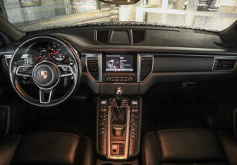 Подержанный автомобиль Porsche Macan 2018 года (14 фото)