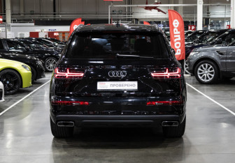 Подержанный автомобиль Audi Q7 2018 года (9 фото)