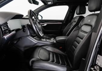 Подержанный автомобиль Volkswagen Touareg 2019 года (24 фото)