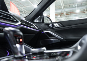 Подержанный автомобиль BMW X6 M 2021 года (35 фото)