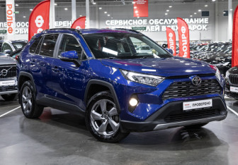 Подержанный автомобиль Toyota RAV4 2021 года (5 фото)