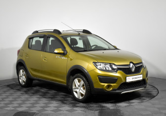 Подержанный автомобиль Renault Sandero 2016 года (3 фото)