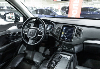 Подержанный автомобиль Volvo XC90 2021 года (14 фото)