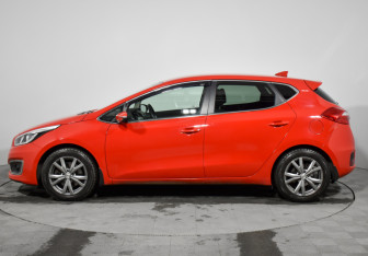 Подержанный автомобиль Kia Ceed Hatchback 2018 года (8 фото)