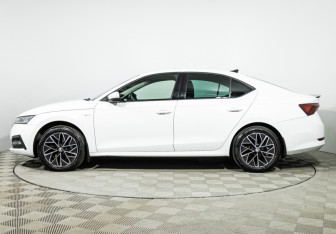 Подержанный автомобиль Skoda Octavia Liftback 2022 года (8 фото)