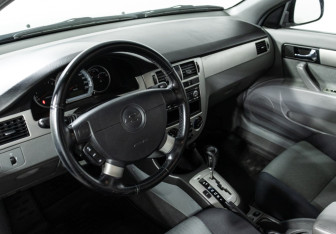 Подержанный автомобиль Chevrolet Lacetti Sedan 2010 года (11 фото)