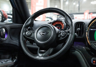 Подержанный автомобиль MINI Countryman 2019 года (22 фото)