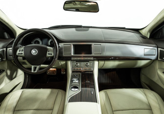 Подержанный автомобиль Jaguar XF Sedan 2009 года (13 фото)