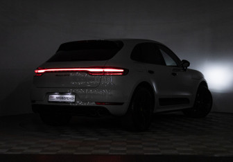 Подержанный автомобиль Porsche Macan 2021 года (36 фото)