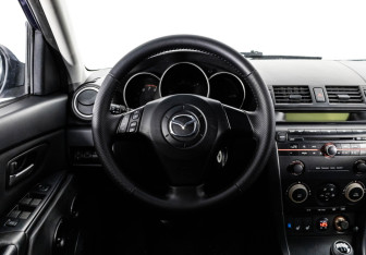 Подержанный автомобиль Mazda 3 Sedan 2006 года (11 фото)